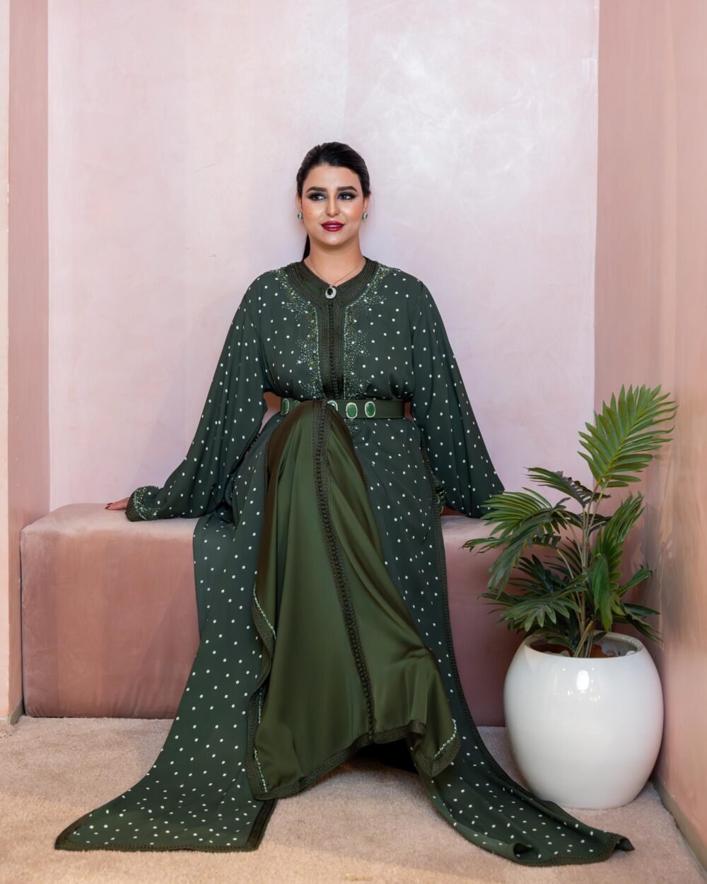 Caftan Vert Olive Perlé à la Main