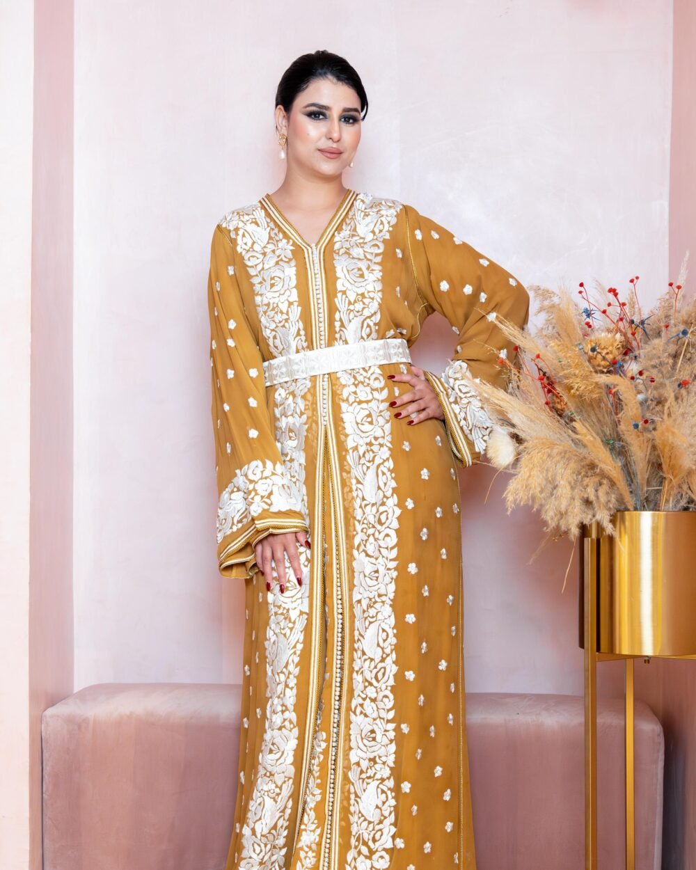 Caftan Moutarde Brodé Blanc